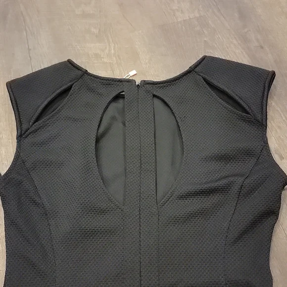 Women's black dress. - Picture 9 of 10